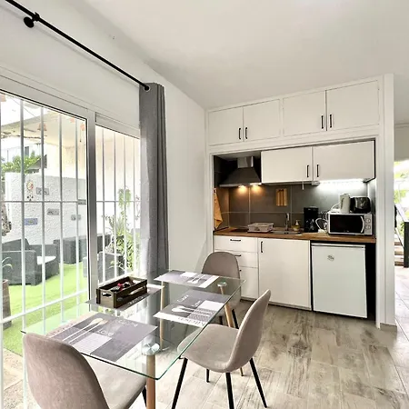 Apartment With Wifi, Pool And Bbq In