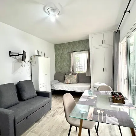Apartment With Wifi, Pool And Bbq In