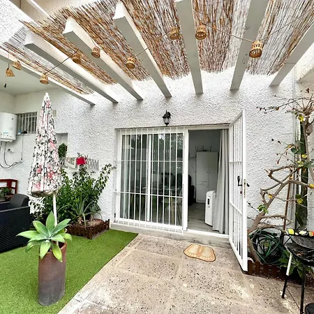 With Wifi, Pool And Bbq In Apartamento